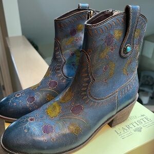 L'ATISTE Blue and Brown Ankle Booties